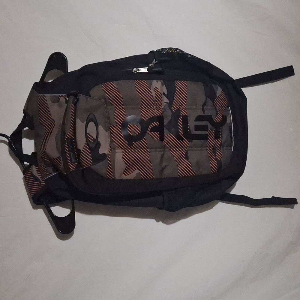 OAKLEY ENDURO 2.0 BACKPACK ~ WARNING CAMO